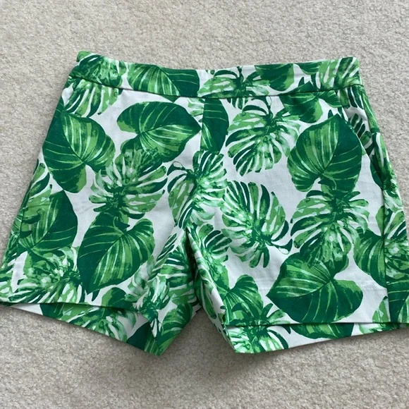 Leaf pull on short - Picture 1 of 4